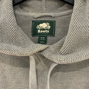 Men’s medium roots sweater excellent used condition